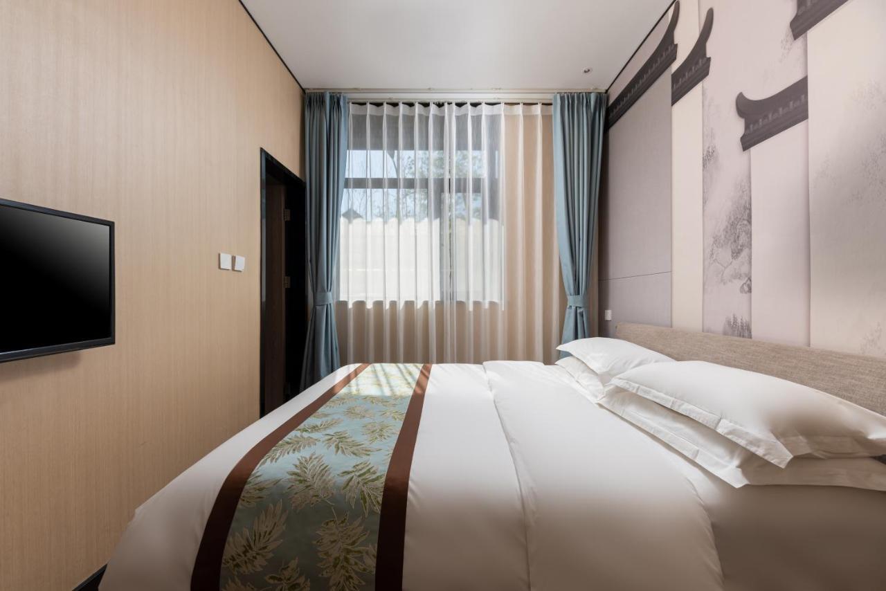East Sacred Hotel ᴸᴱo---Foreign Accept---Tourism Service English-Speaking 丨 Near Tiananmen Forbidden City丨very Close To Metro Zhangzizhong And Beixinqiao 丨european Foot Ball English丨free Advance Tickets And Laundry Drying Service Coffee Snacks Pekín Exterior foto