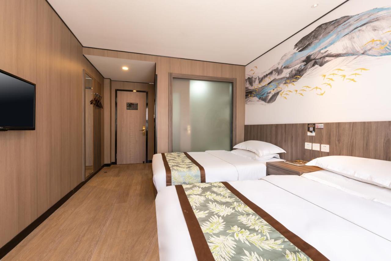 East Sacred Hotel ᴸᴱo---Foreign Accept---Tourism Service English-Speaking 丨 Near Tiananmen Forbidden City丨very Close To Metro Zhangzizhong And Beixinqiao 丨european Foot Ball English丨free Advance Tickets And Laundry Drying Service Coffee Snacks Pekín Exterior foto