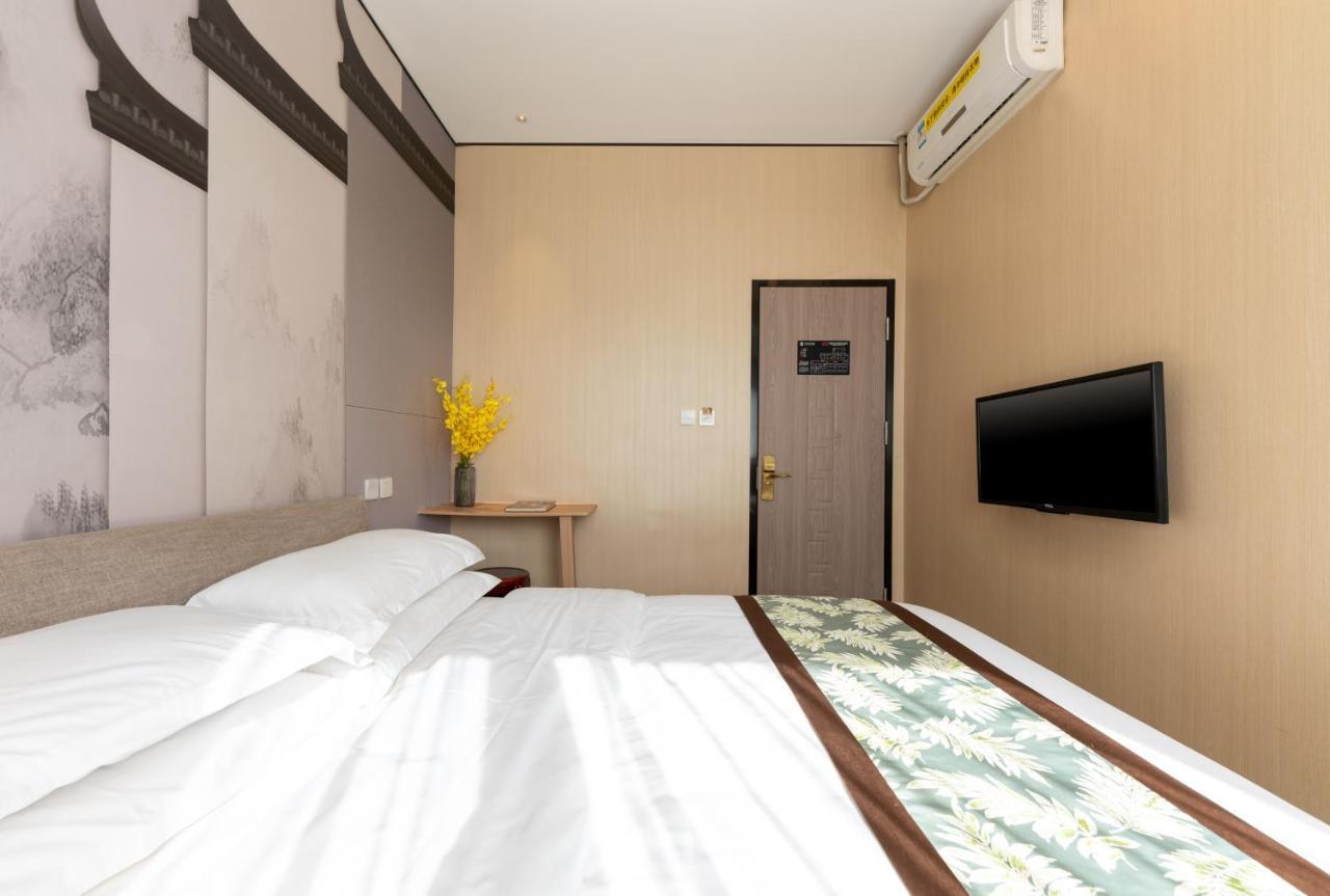 East Sacred Hotel ᴸᴱo---Foreign Accept---Tourism Service English-Speaking 丨 Near Tiananmen Forbidden City丨very Close To Metro Zhangzizhong And Beixinqiao 丨european Foot Ball English丨free Advance Tickets And Laundry Drying Service Coffee Snacks Pekín Exterior foto