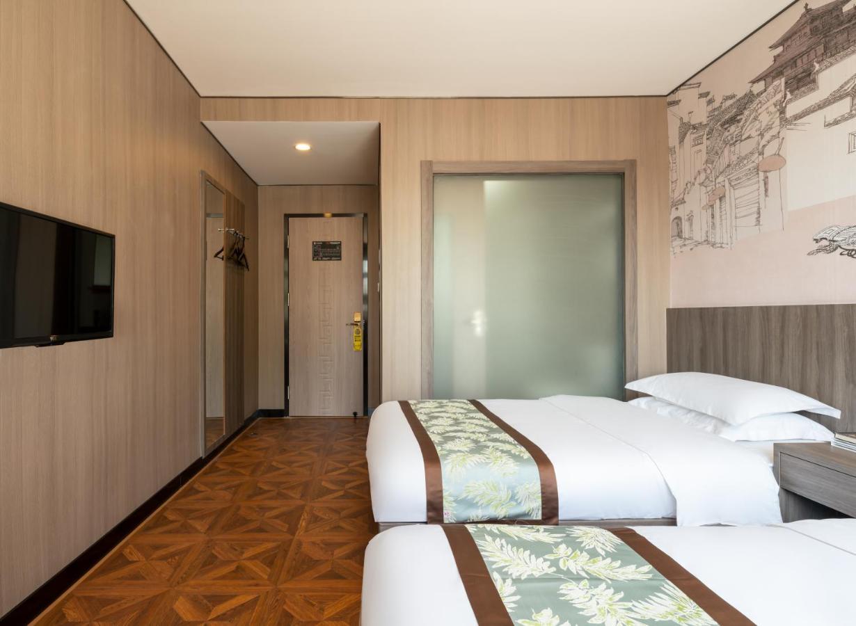 East Sacred Hotel ᴸᴱo---Foreign Accept---Tourism Service English-Speaking 丨 Near Tiananmen Forbidden City丨very Close To Metro Zhangzizhong And Beixinqiao 丨european Foot Ball English丨free Advance Tickets And Laundry Drying Service Coffee Snacks Pekín Exterior foto