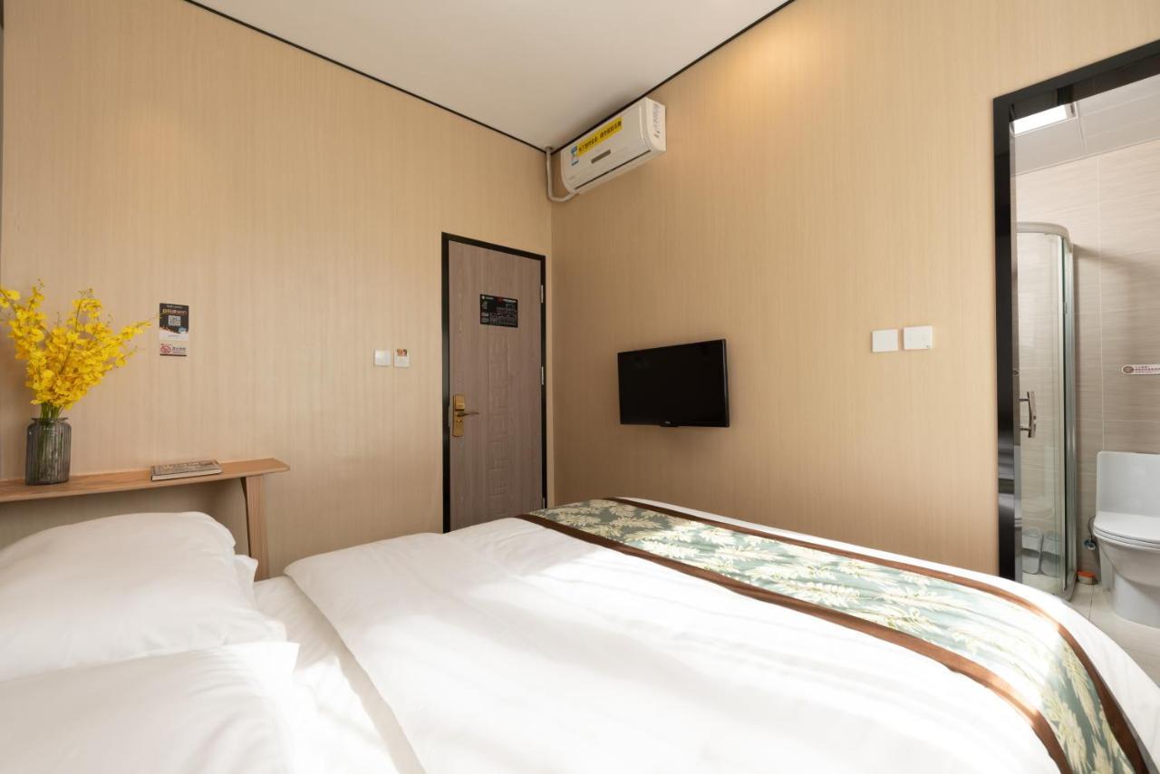 East Sacred Hotel ᴸᴱo---Foreign Accept---Tourism Service English-Speaking 丨 Near Tiananmen Forbidden City丨very Close To Metro Zhangzizhong And Beixinqiao 丨european Foot Ball English丨free Advance Tickets And Laundry Drying Service Coffee Snacks Pekín Exterior foto