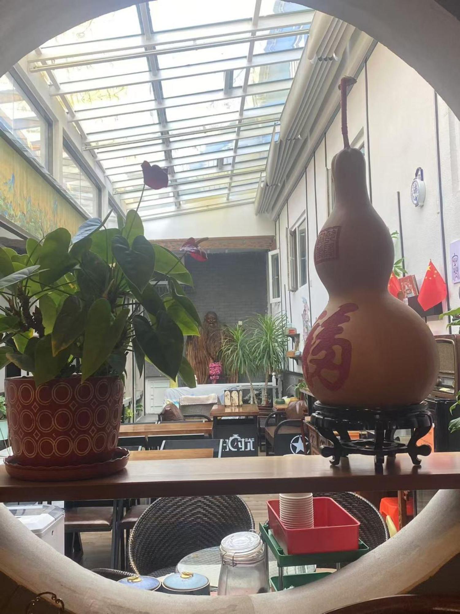 East Sacred Hotel ᴸᴱo---Foreign Accept---Tourism Service English-Speaking 丨 Near Tiananmen Forbidden City丨very Close To Metro Zhangzizhong And Beixinqiao 丨european Foot Ball English丨free Advance Tickets And Laundry Drying Service Coffee Snacks Pekín Exterior foto
