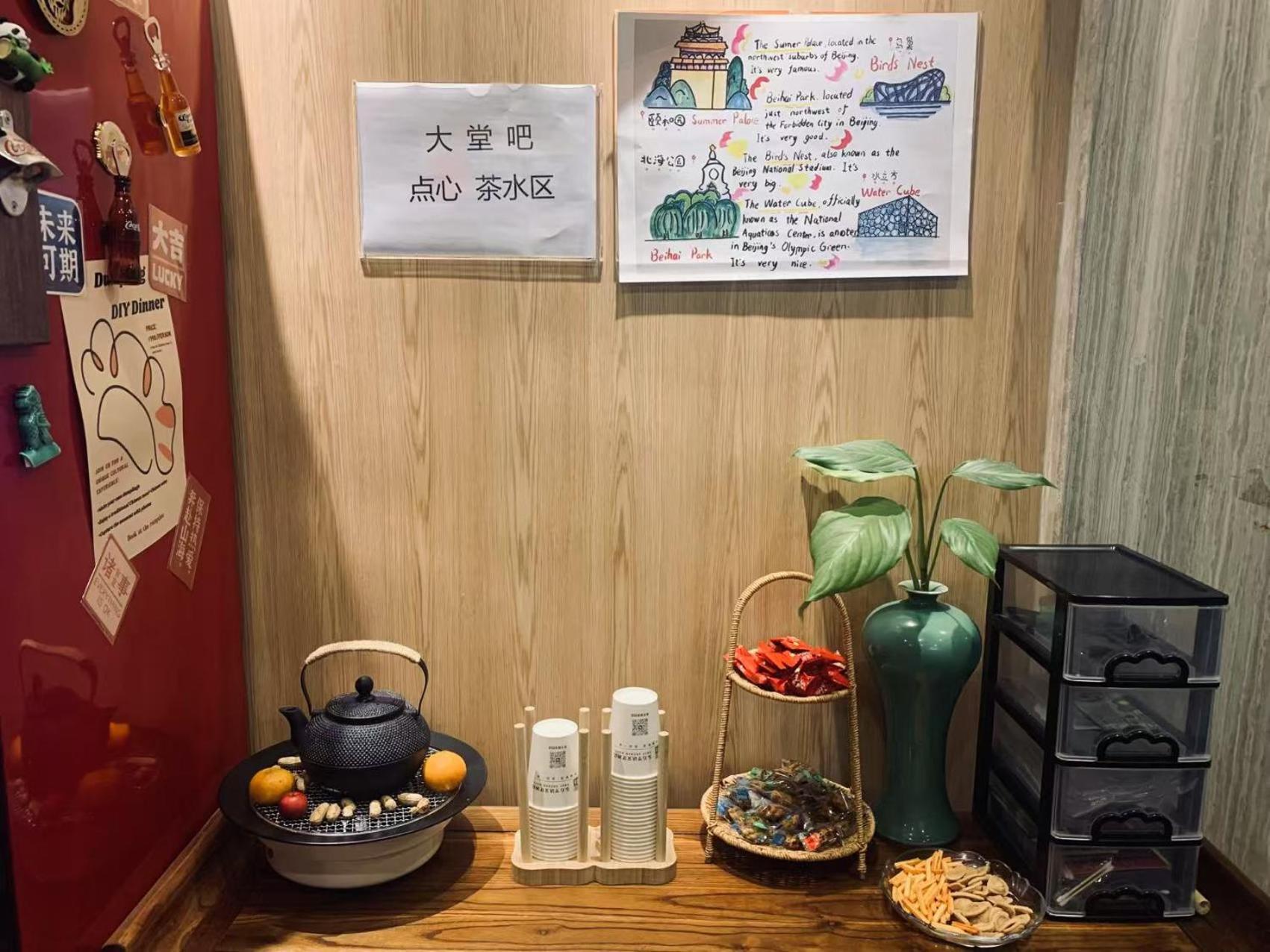 East Sacred Hotel ᴸᴱo---Foreign Accept---Tourism Service English-Speaking 丨 Near Tiananmen Forbidden City丨very Close To Metro Zhangzizhong And Beixinqiao 丨european Foot Ball English丨free Advance Tickets And Laundry Drying Service Coffee Snacks Pekín Exterior foto
